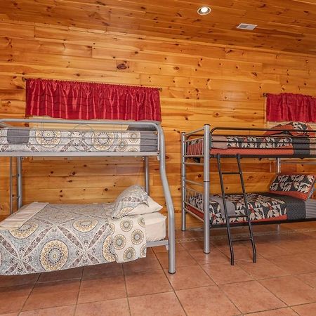 Spacious Party Hut Near Attractions McCookville Exterior photo