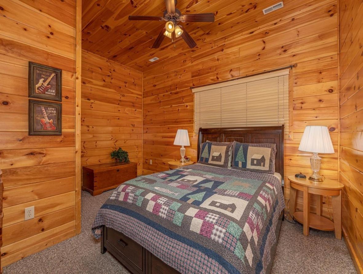 Spacious Party Hut Near Attractions McCookville Exterior photo